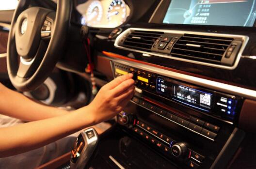 至上音樂(lè)告訴你，一套好的汽車(chē)音響應(yīng)該是這樣的……