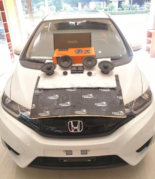 本田飛度入門汽車音響喇叭升級(jí)歌劇世家