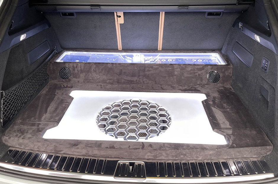 原位換裝三分頻加純碳纖超低音 保時(shí)捷卡宴精致改裝出靚聲！