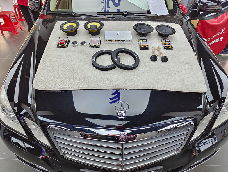 奔馳E260L音響改裝歌劇世家 前后兩分...