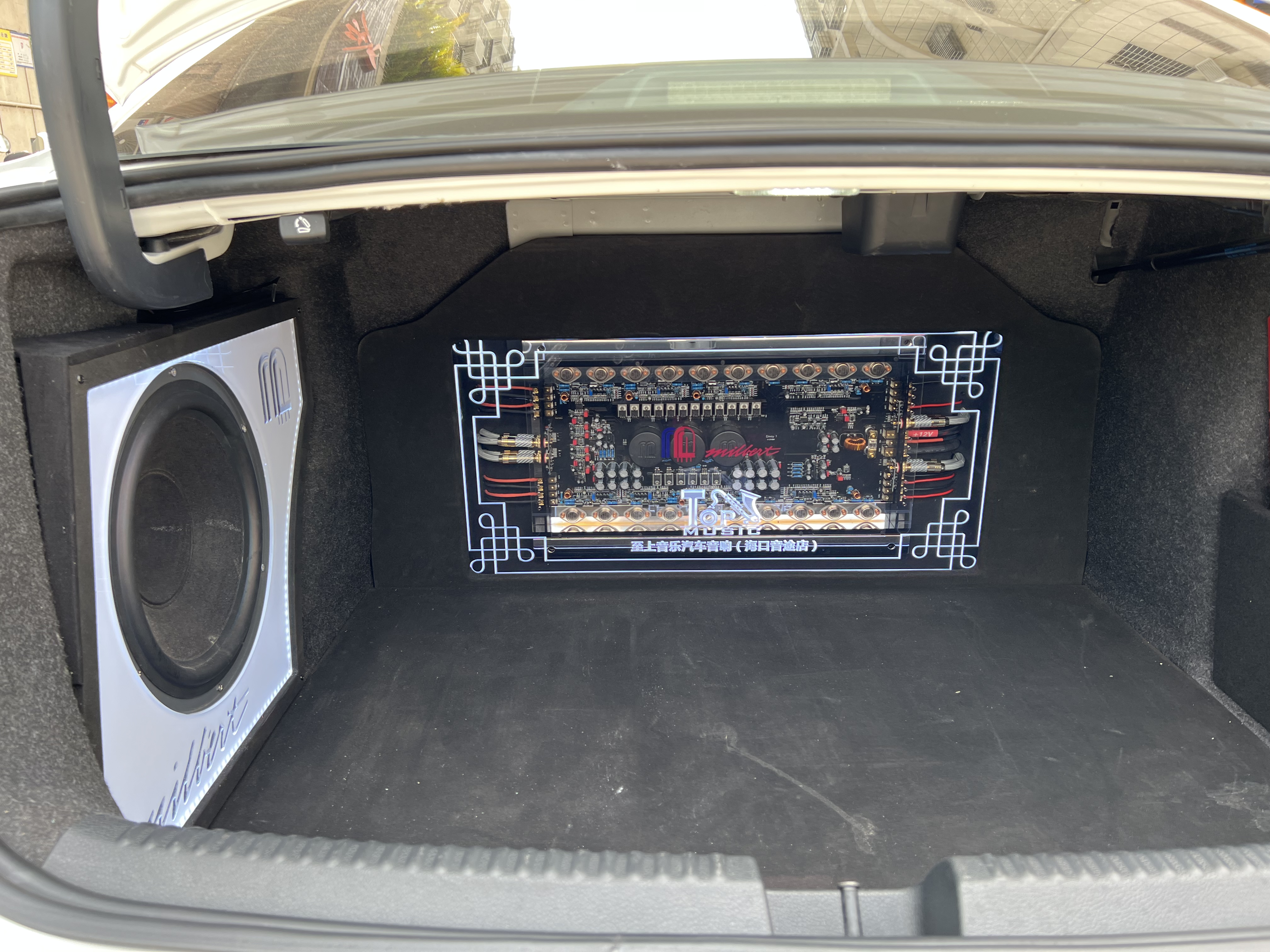 大眾速騰發(fā)燒改裝鑒賞 前聲場和尾箱皆有亮...