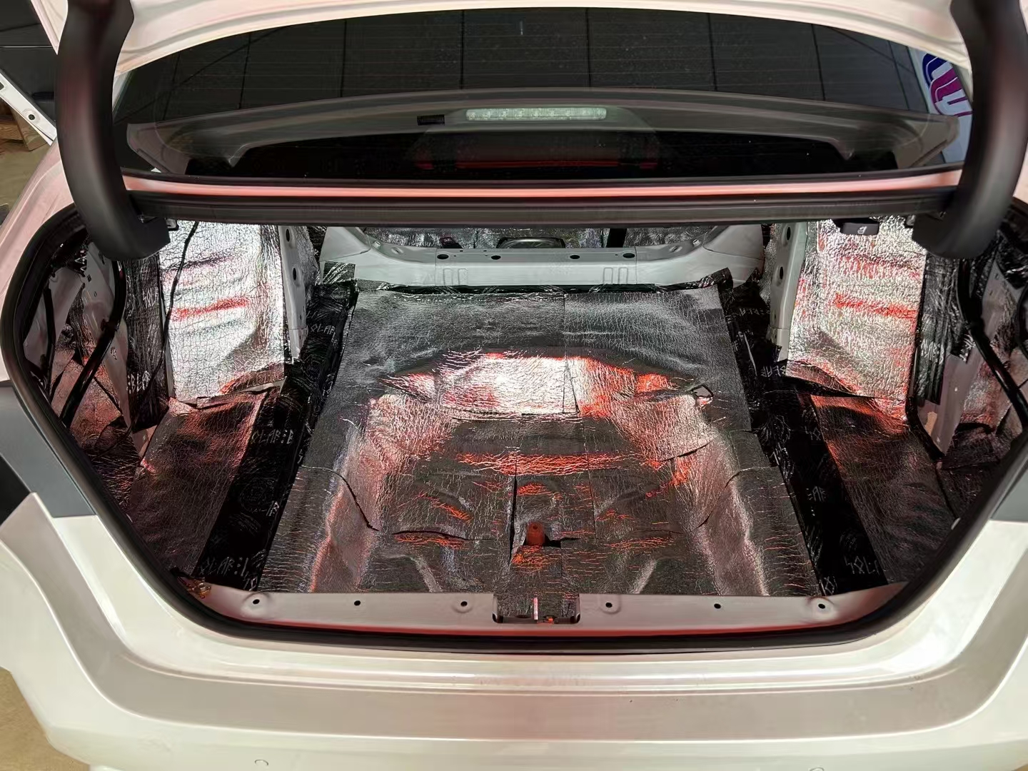 后備箱 內輪轂 A4棉.jpg