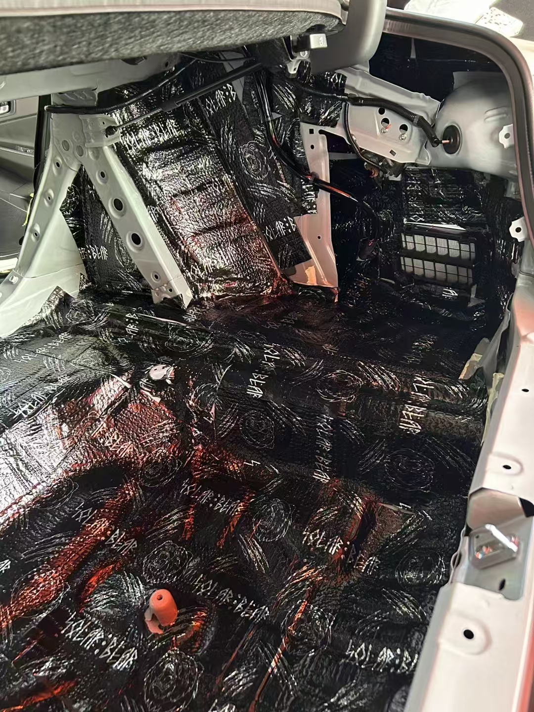 后備箱、內輪轂 北冰熊.jpg